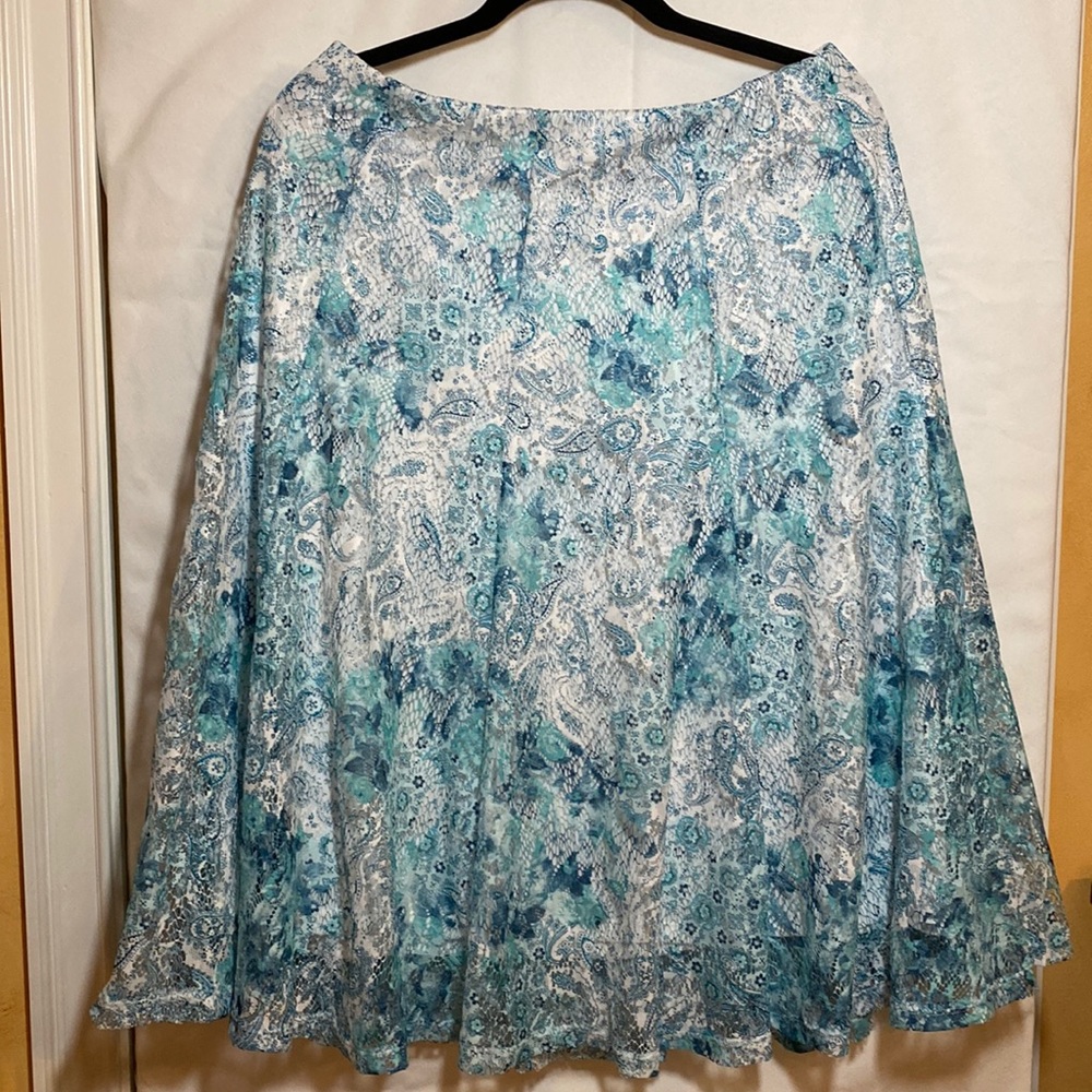 Lacy skirt, elastic waist, size 12